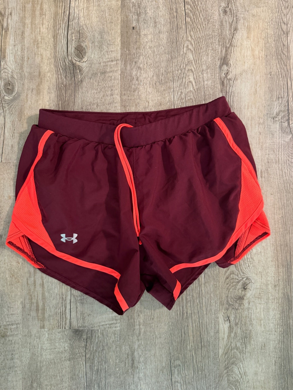 Under Armour Women's Burgundy Athletic Shorts Size S Heat Gear Loose Fit